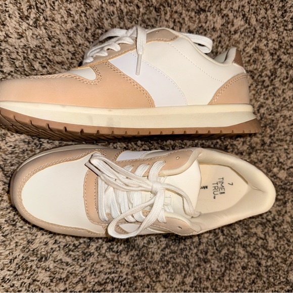 Time and Tru Shoes - Time and Tru Women's White and Tan Sneakers